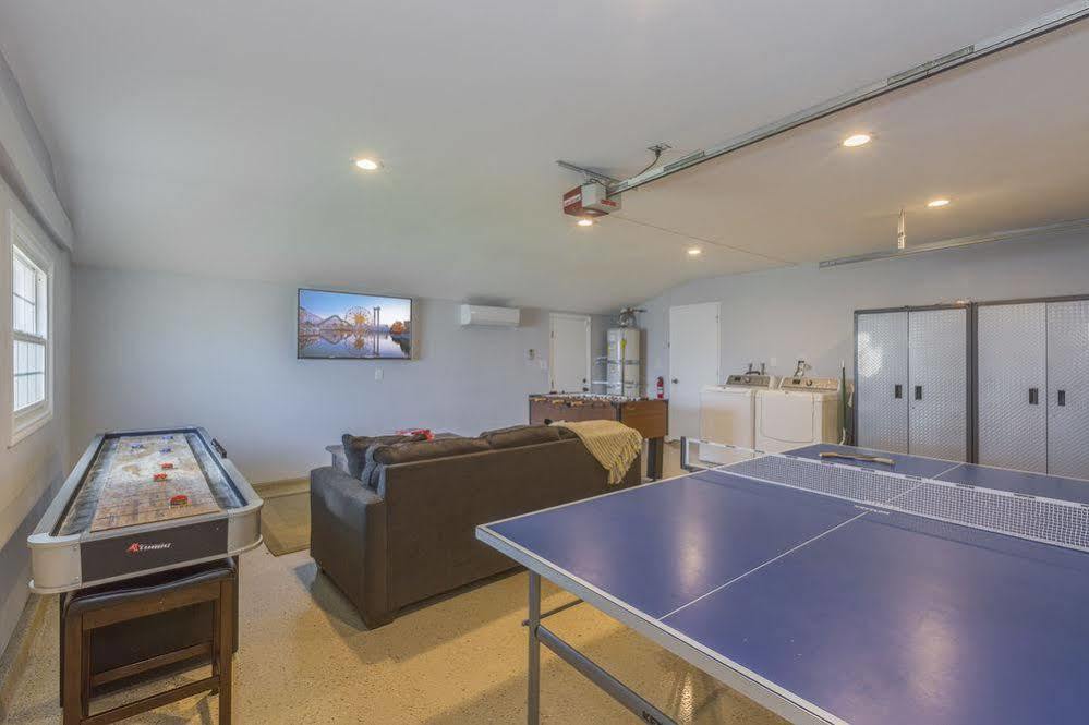 Oshkosh Luxurious Escape Apartment Anaheim Luaran gambar