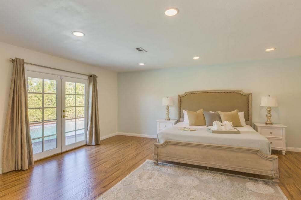Oshkosh Luxurious Escape Apartment Anaheim Luaran gambar