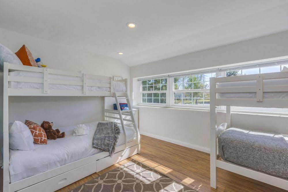 Oshkosh Luxurious Escape Apartment Anaheim Luaran gambar