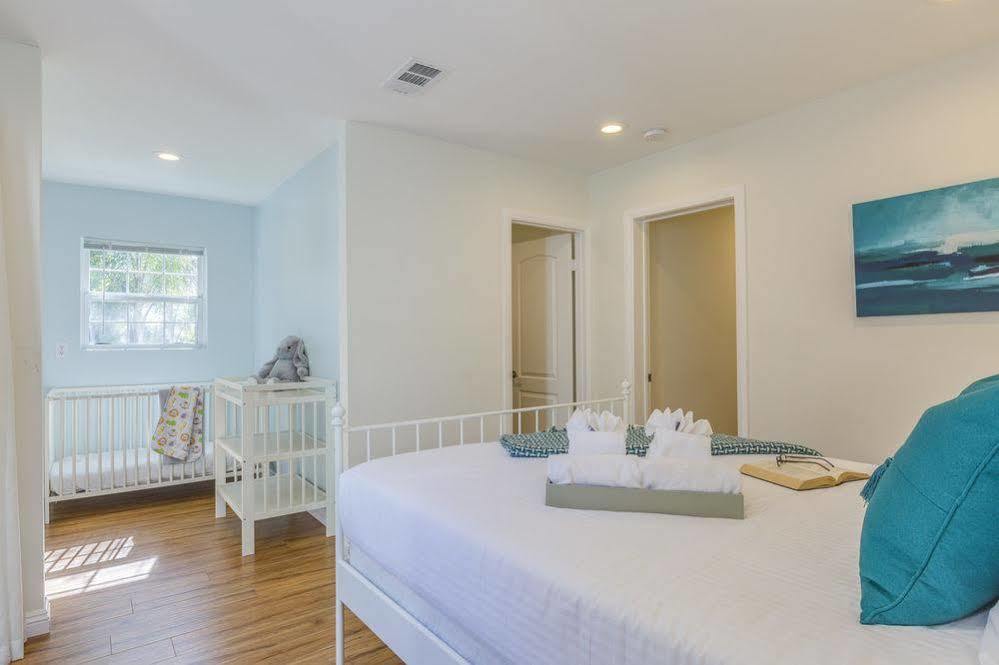 Oshkosh Luxurious Escape Apartment Anaheim Luaran gambar
