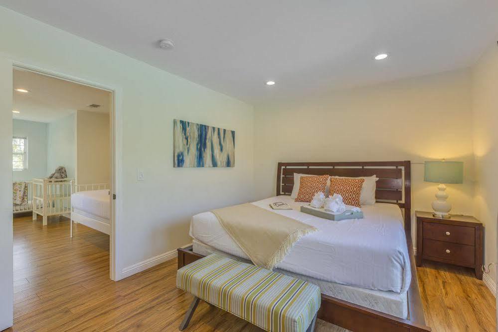 Oshkosh Luxurious Escape Apartment Anaheim Luaran gambar