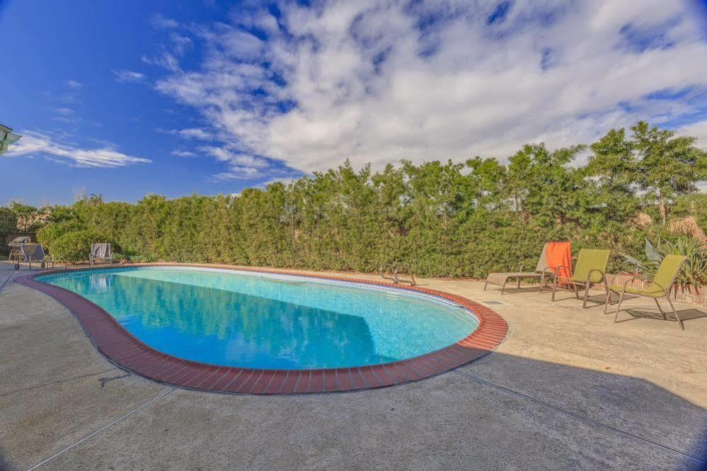 Oshkosh Luxurious Escape Apartment Anaheim Luaran gambar